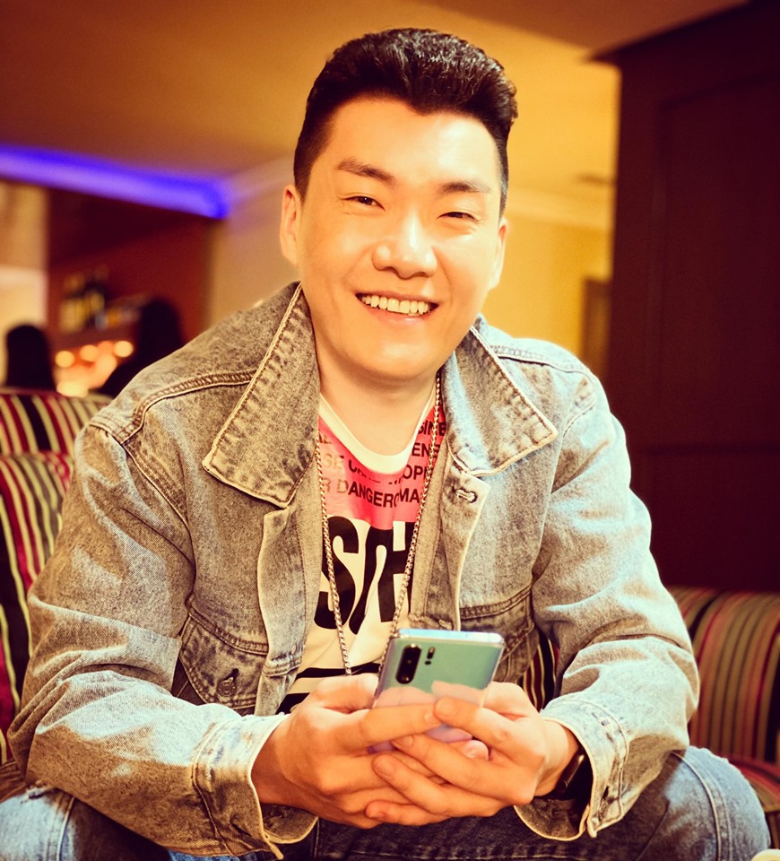 Зүүдний хаалган дээр зүрхээ уяраан уулзацгаах уу